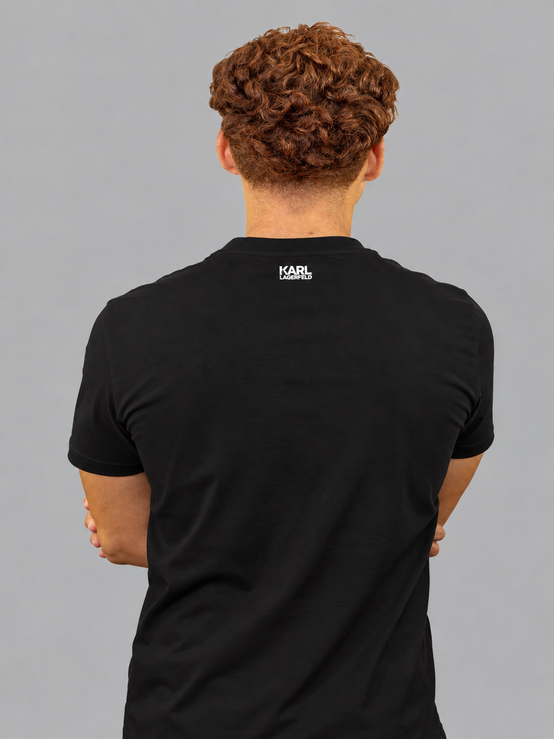 Camiseta Negra Hombre Karl Lagerfeld KARL CON LINEAS Y LETRA BLANCA