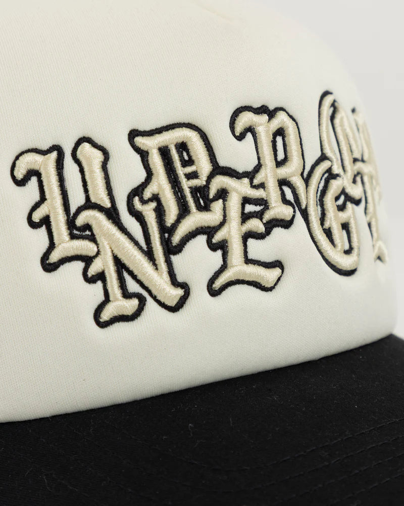 Gorra Undergold Goth
