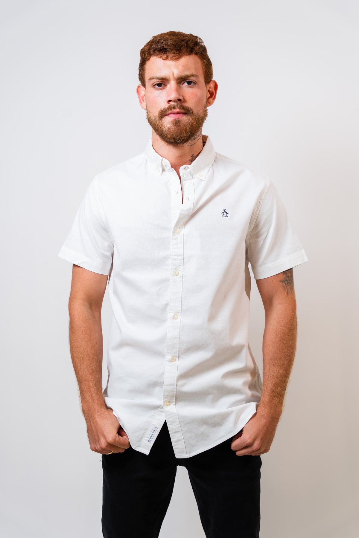 Camisa Blanca Hombre Manga Corta Penguin BOTONES AMARILLOS