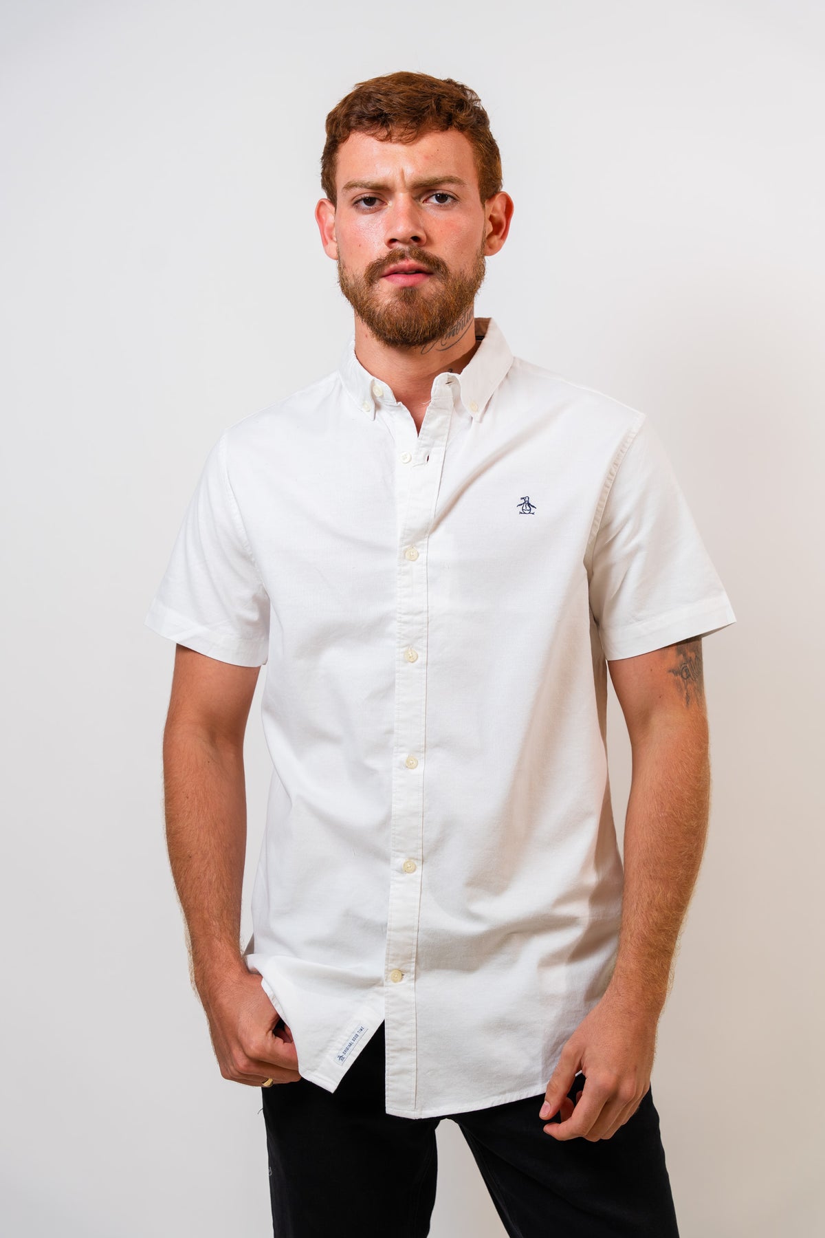 Camisa Blanca Hombre Manga Corta Penguin BOTONES AMARILLOS