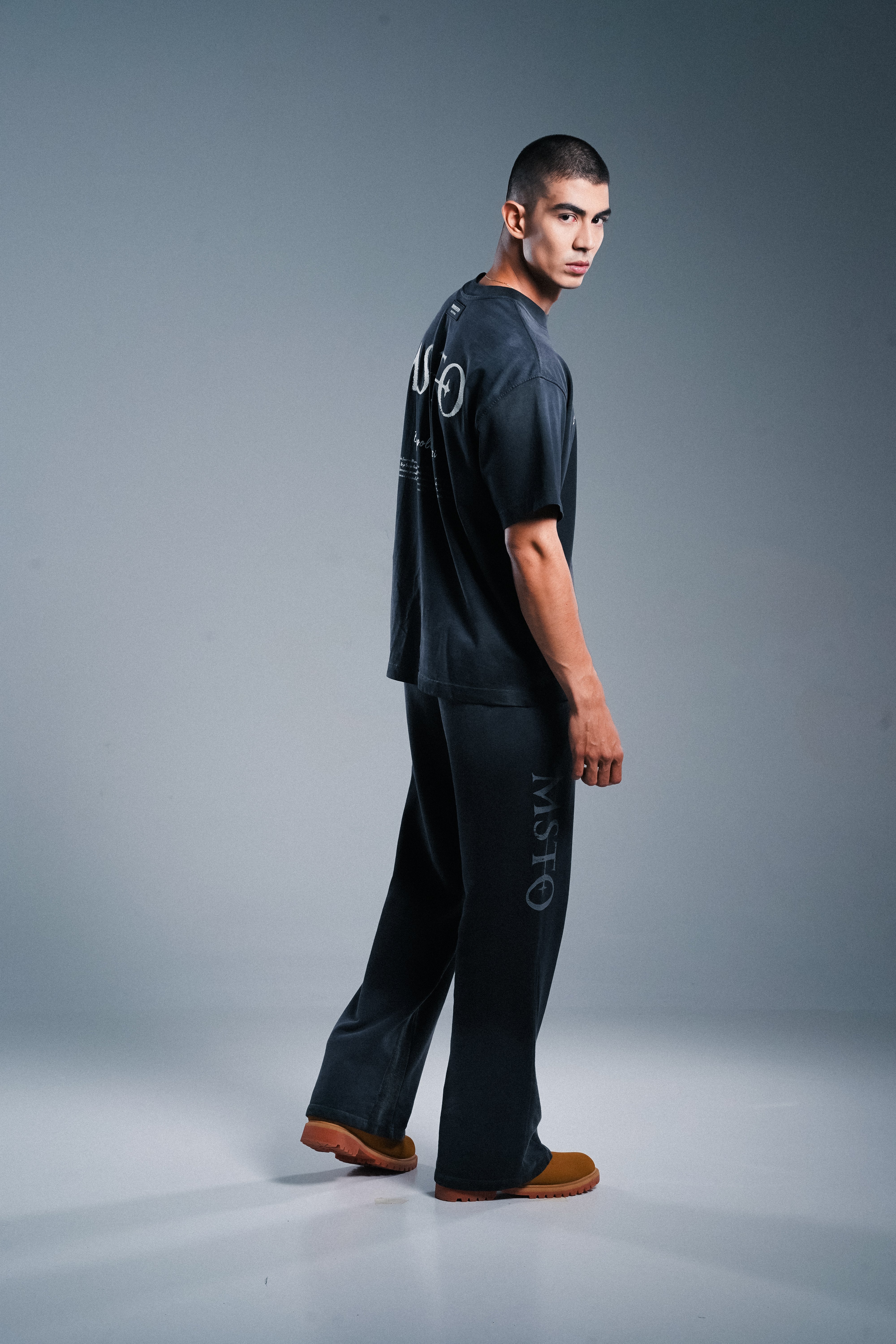 Camiseta Oversize Manifesto El Expolio Nazi L Camiseta